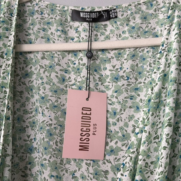 Missguided floral wrap puff sleeve tea dress NWT - Picture 3 of 8